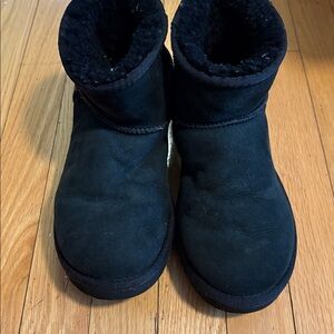 UGG Ultra Mini Boot - Black size 7